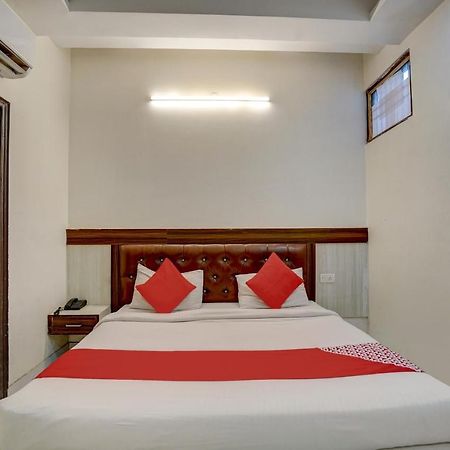 Oyo 78981 The Diamond Nest Нойда Экстерьер фото