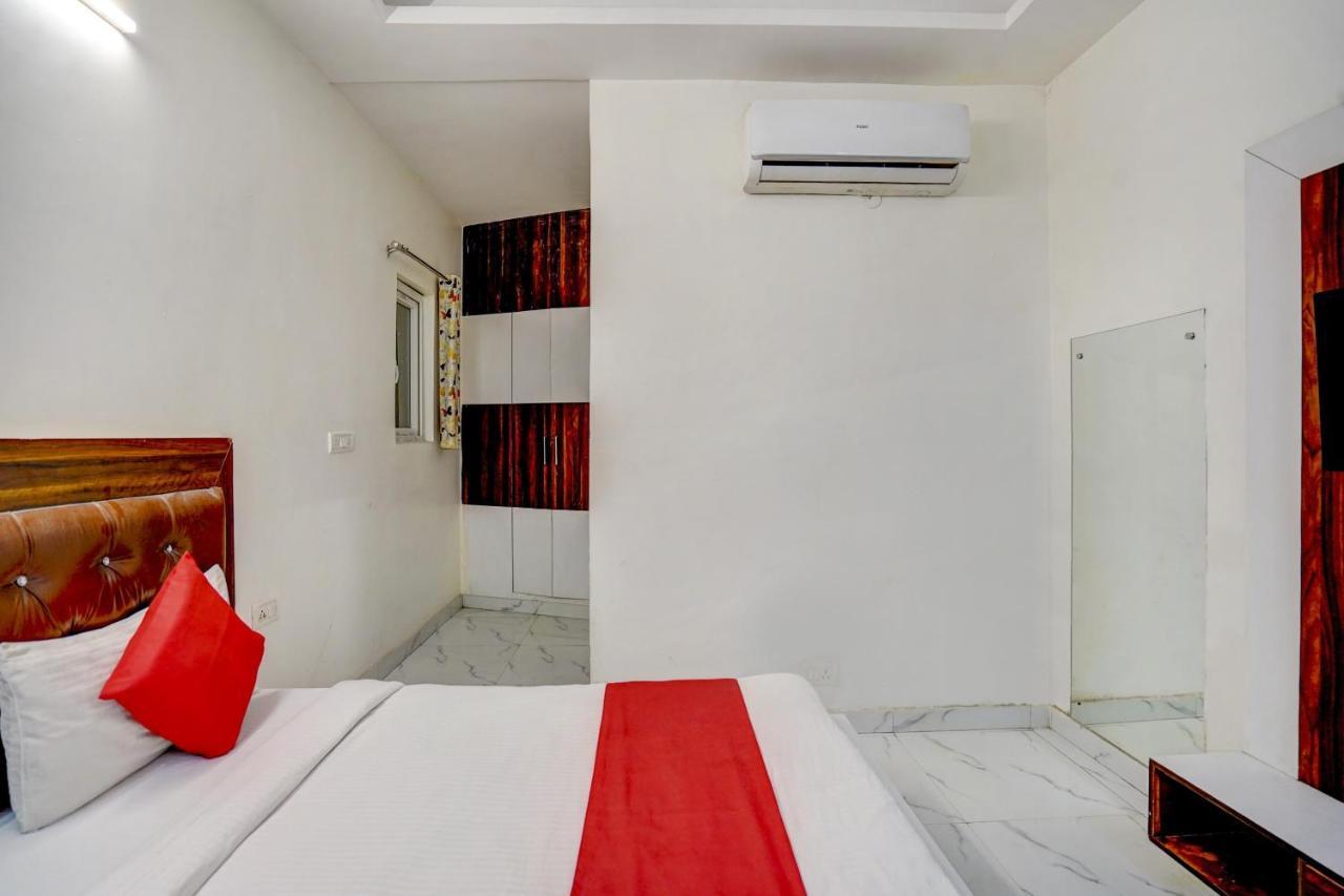 Oyo 78981 The Diamond Nest Нойда Экстерьер фото