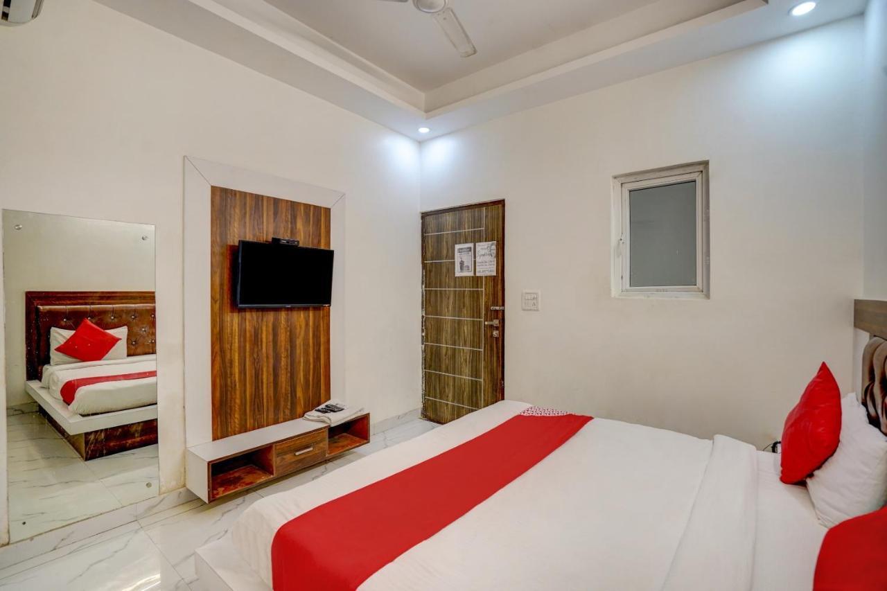 Oyo 78981 The Diamond Nest Нойда Экстерьер фото