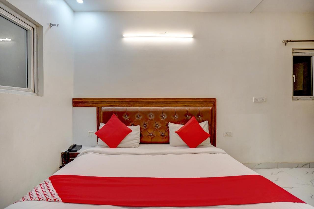 Oyo 78981 The Diamond Nest Нойда Экстерьер фото